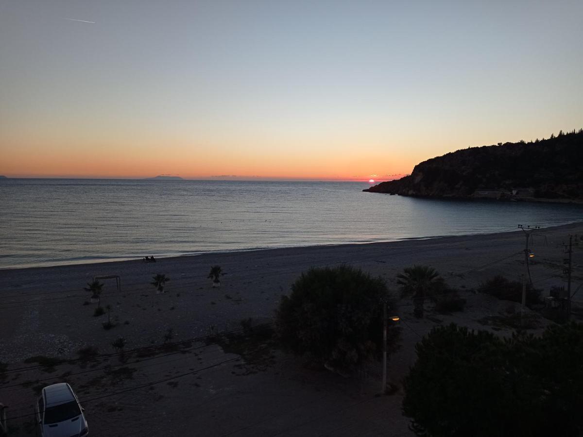 Wave N' Sea Apartments Himare Exterior photo