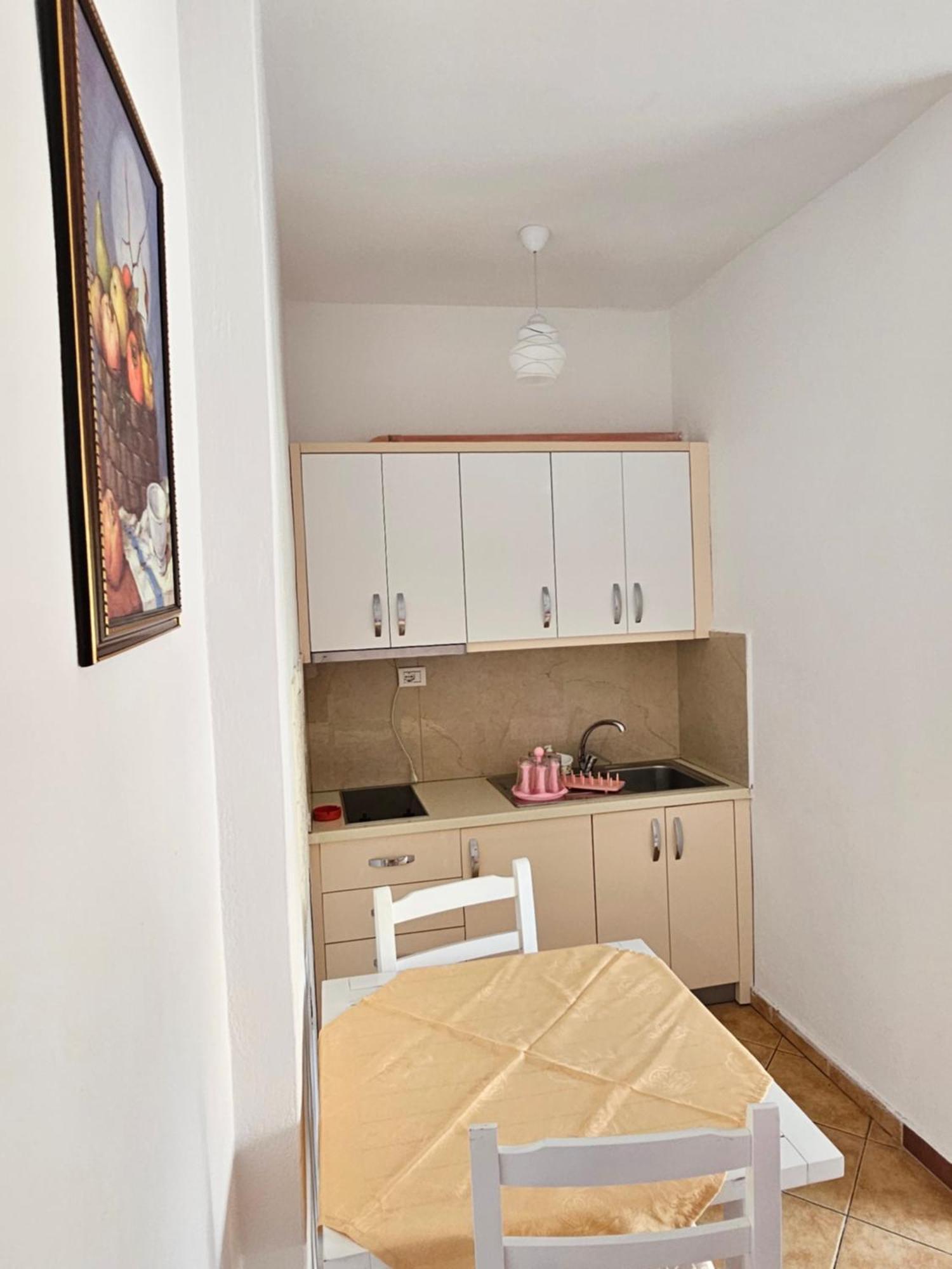 Wave N' Sea Apartments Himare Room photo