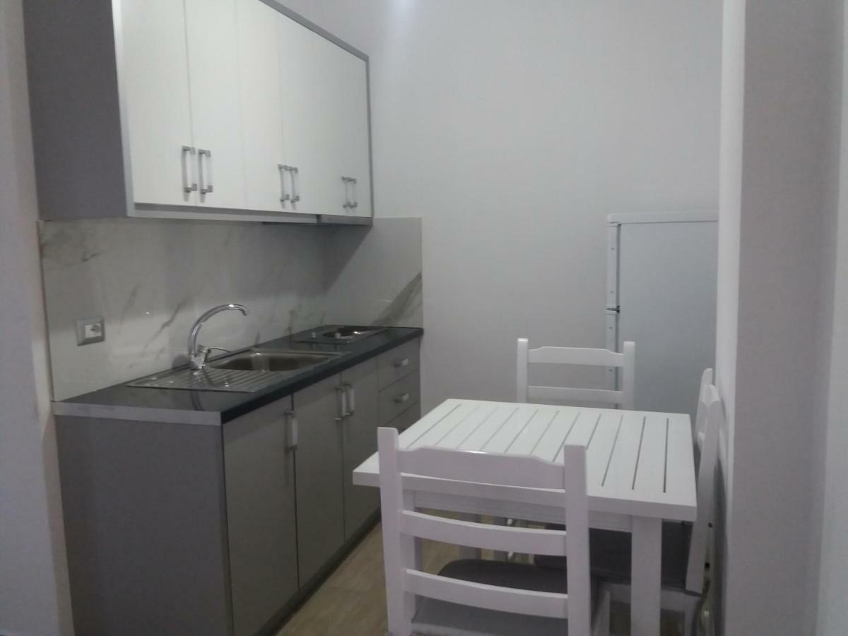 Wave N' Sea Apartments Himare Exterior photo